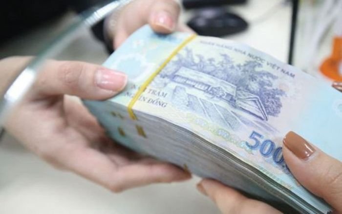 Giải đáp thắc mắc tiền trúng số nên đổi đô hay mua vàng